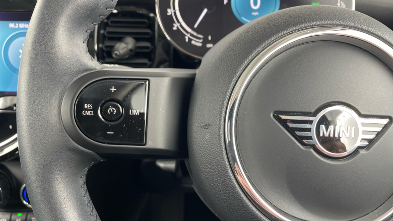 MINI Hatchback 1.5 Cooper Classic Premium 3dr Auto Petrol Hatchback